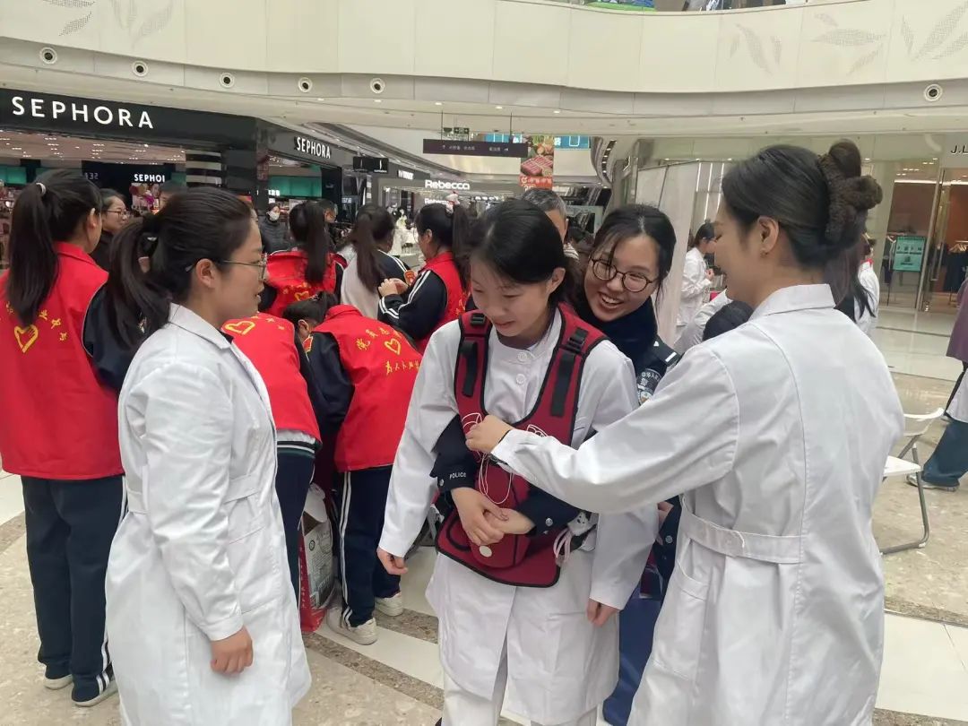 1742540475932011627.jpg 1742540475932011627.jpg